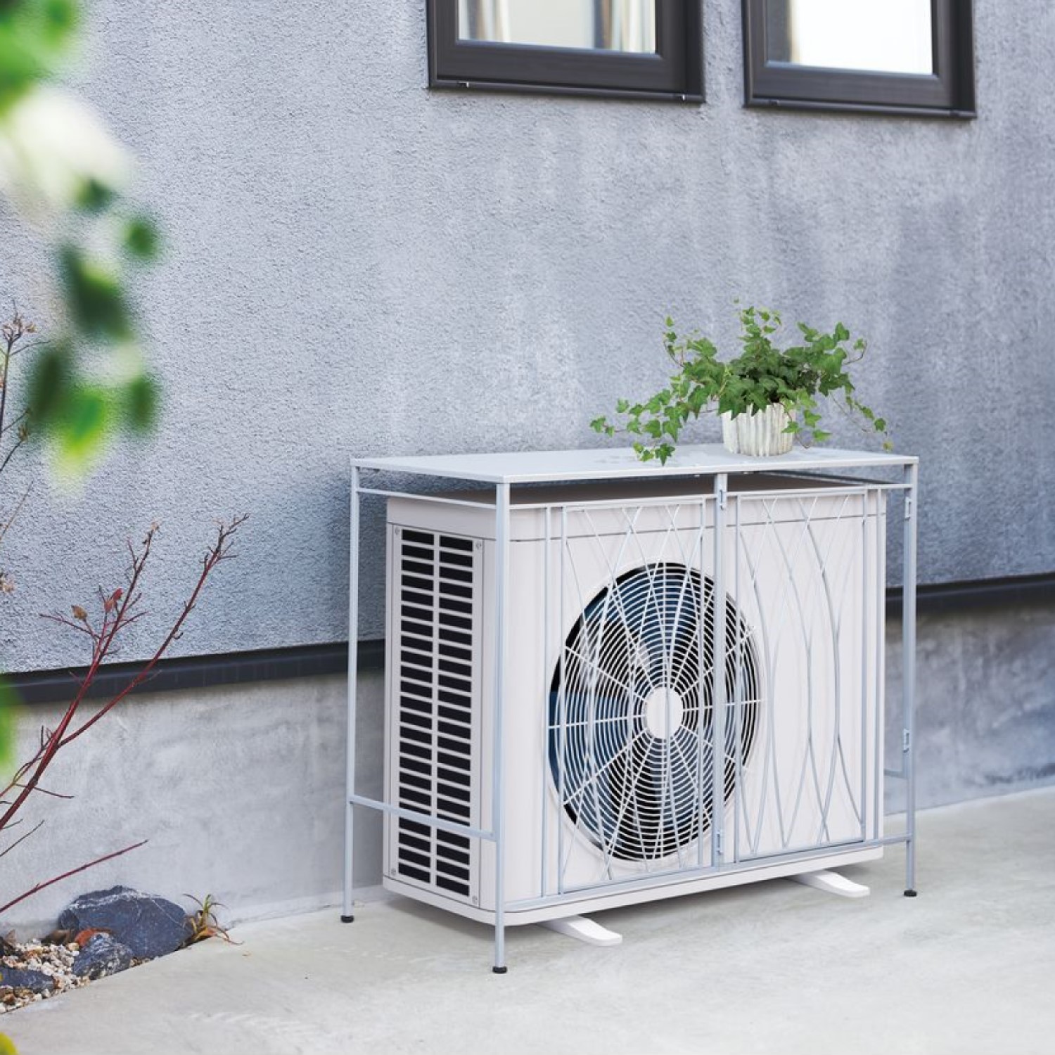 【ベルメゾン】アイアンのエアコン室外機カバー