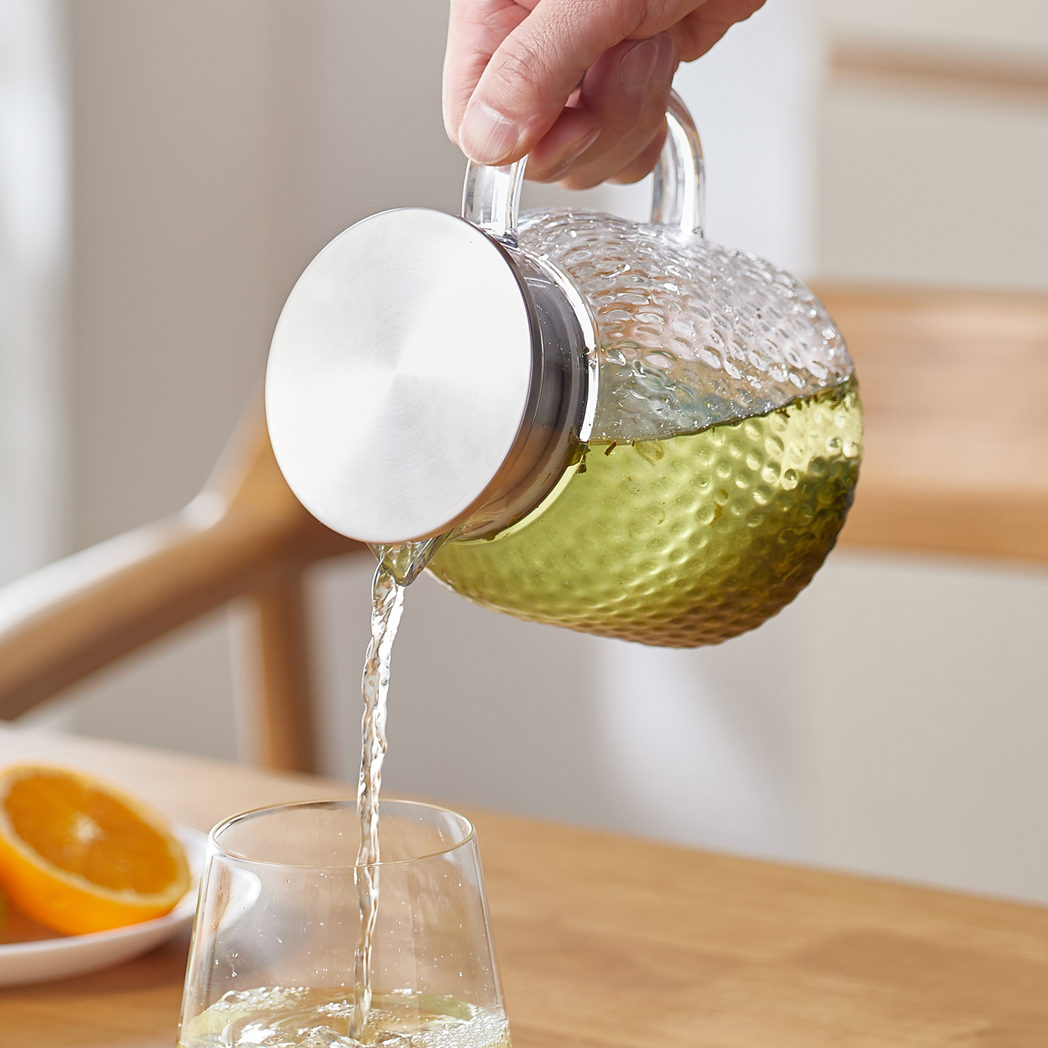 ガラスのような透明感の茶こし付きティーサーバー<900ml> 【食洗機対応 温かい飲み物にも】 ガラスのような透明感の茶こし付きティーサーバー<900ml> 【食洗機対応 温かい飲み物にも】