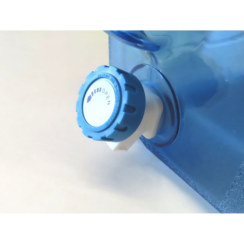 水を出せるコック付き