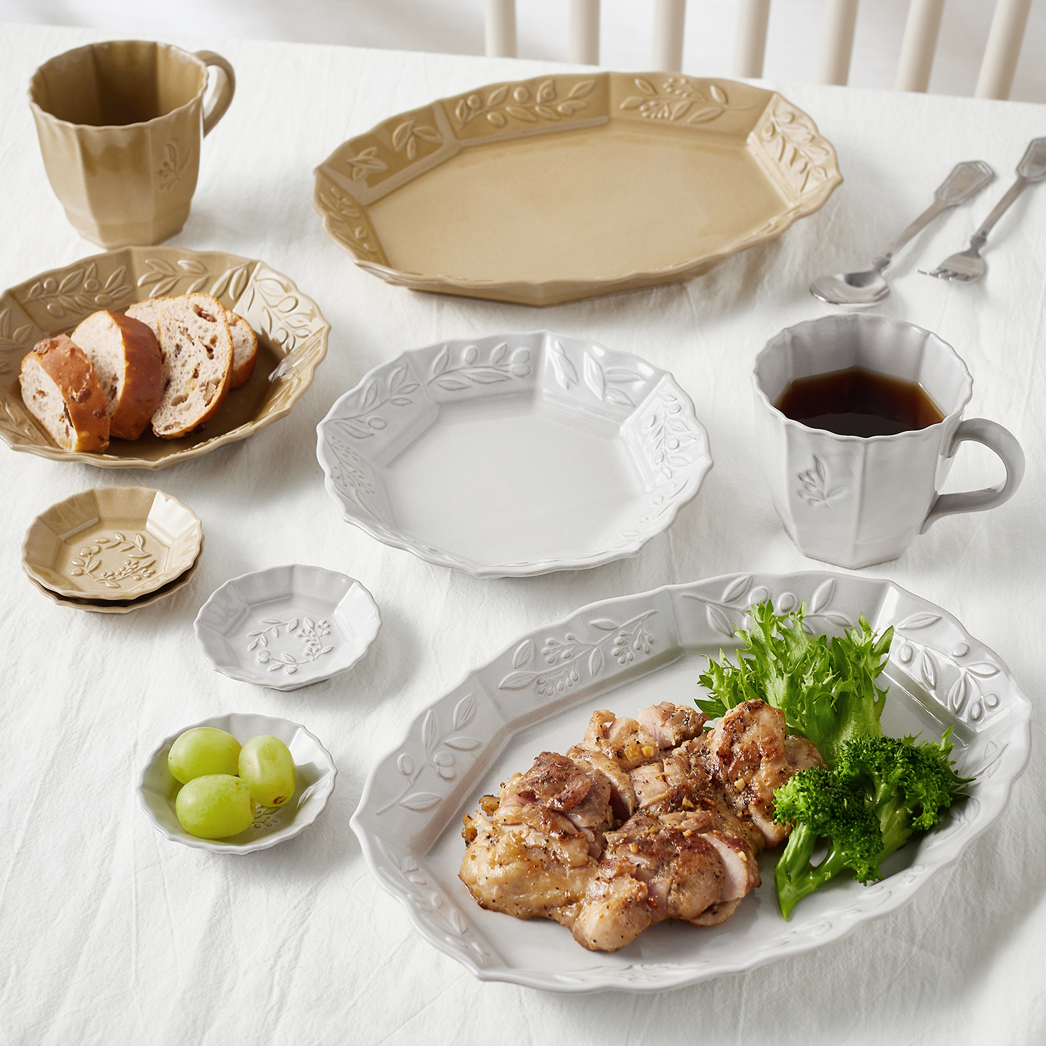 【ベルメゾン】瀬戸焼 オリーブ柄のリムデザイン食器シリーズ 【食洗機/電子レンジ対応】