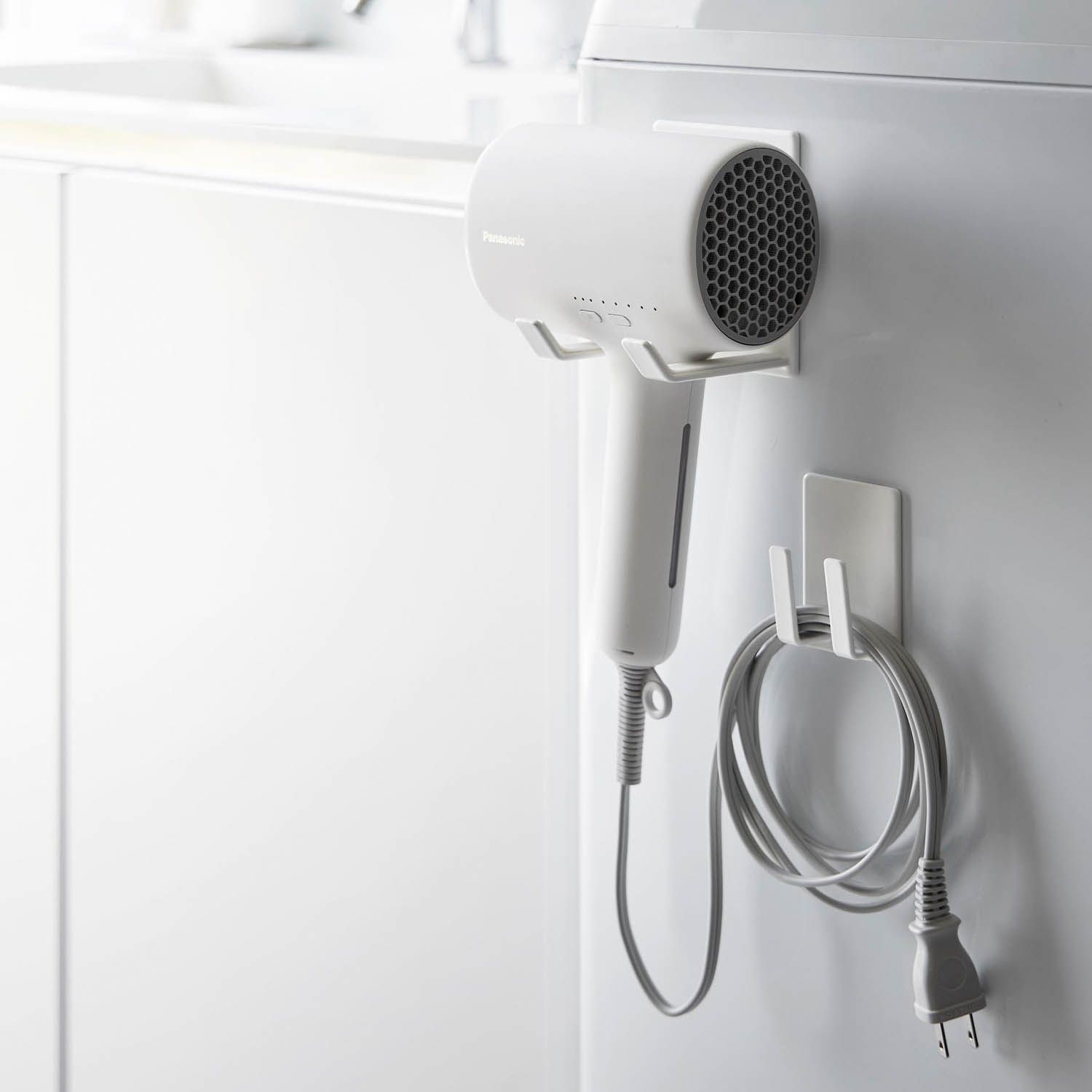 【タワー/tower】マグネットドライヤー & コードホルダー 【タワー/tower】マグネットドライヤー & コードホルダー