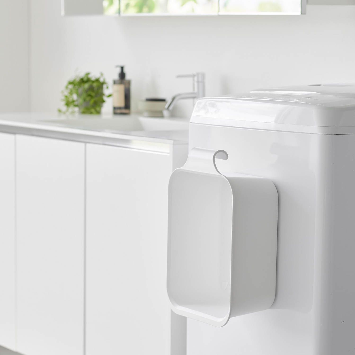 【タワー/tower】マグネット & 引っ掛けバケツ 7.5L 【タワー/tower】マグネット & 引っ掛けバケツ 7.5L