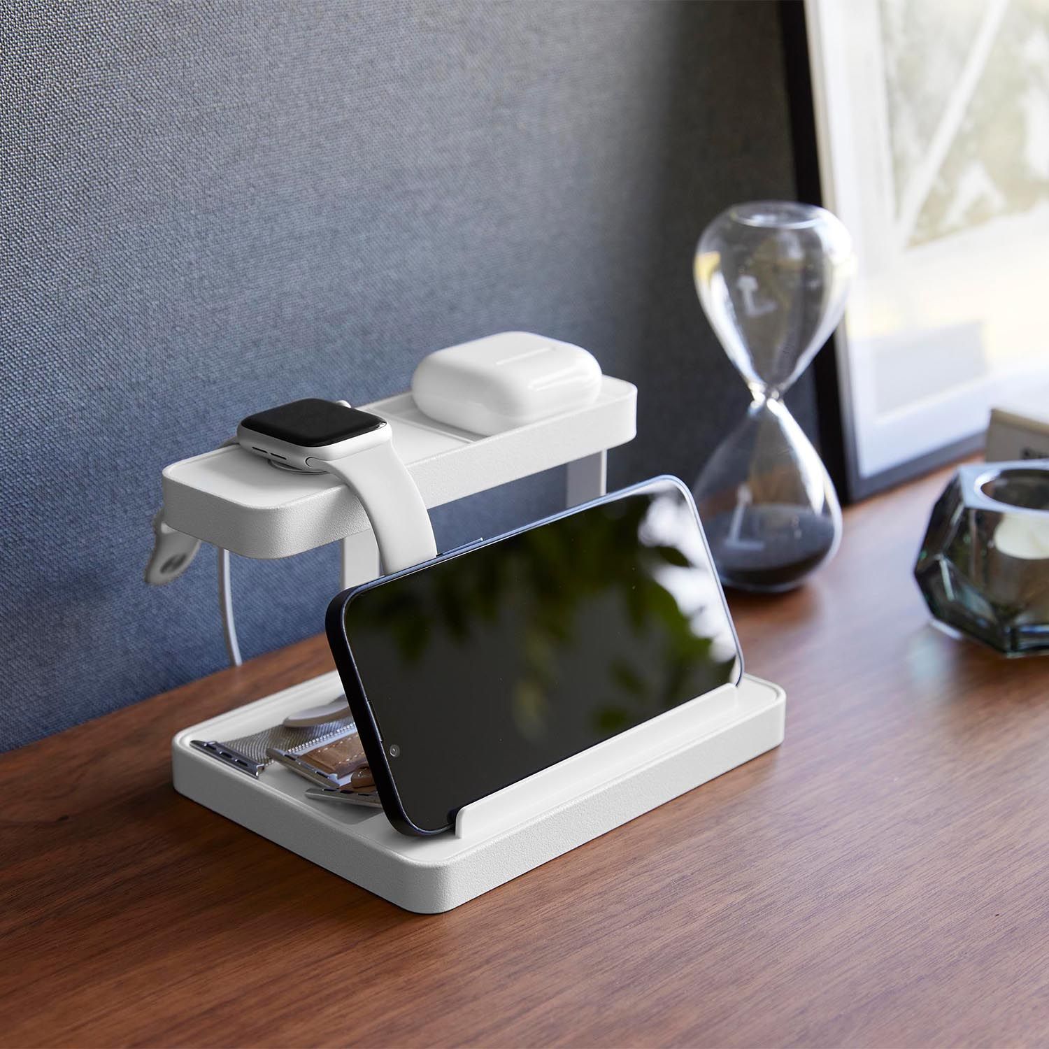 【タワー/tower】モバイル充電ステーション【スマートフォン・タブレット収納】