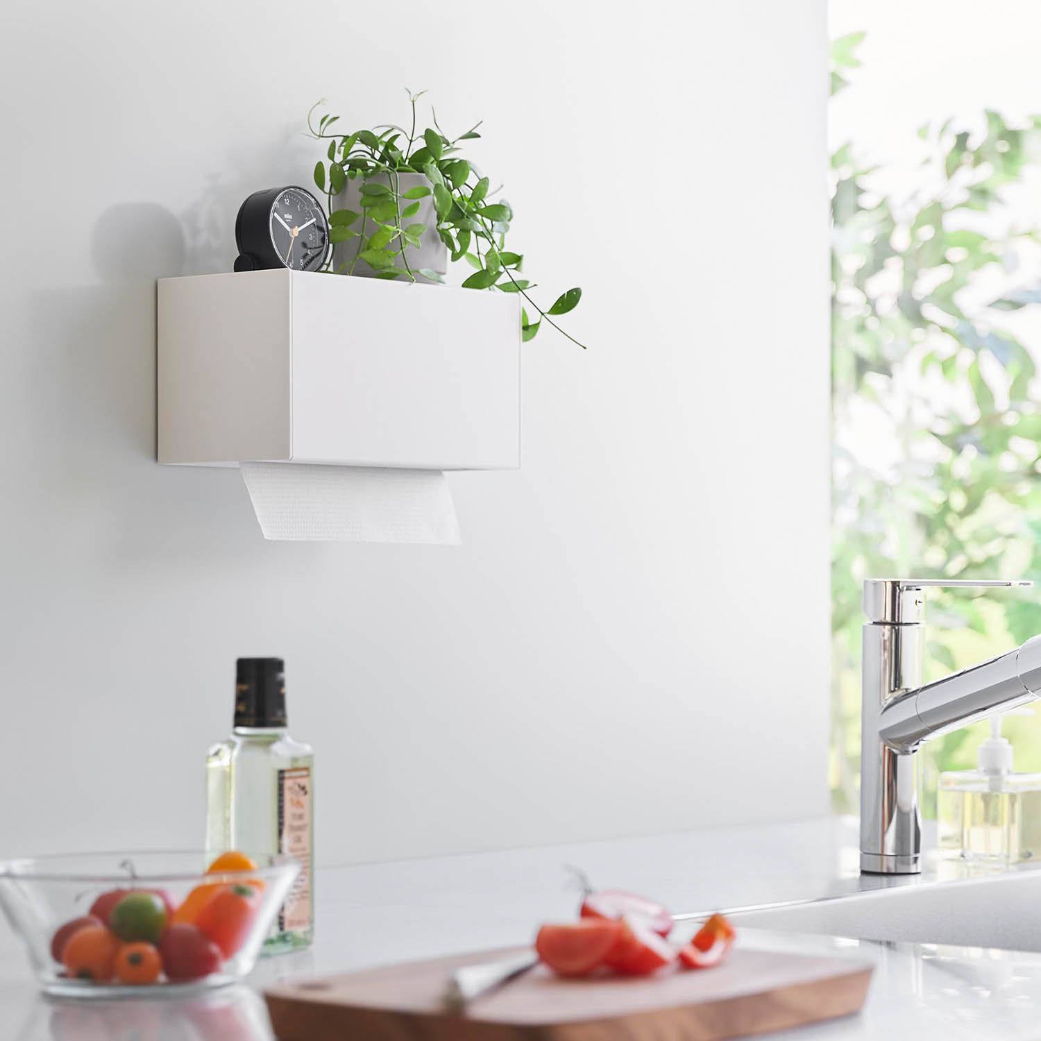 マグネットトレー付きペーパータオルディスペンサー(タワー/tower) マグネットトレー付きペーパータオルディスペンサー(タワー/tower)