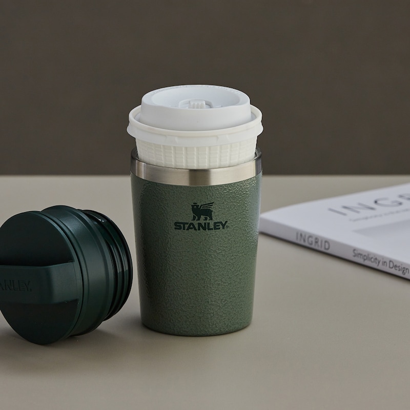 コンビニのコーヒー(Sサイズ)がピッタリ入り、バッグに入れて持ち運びにも便利