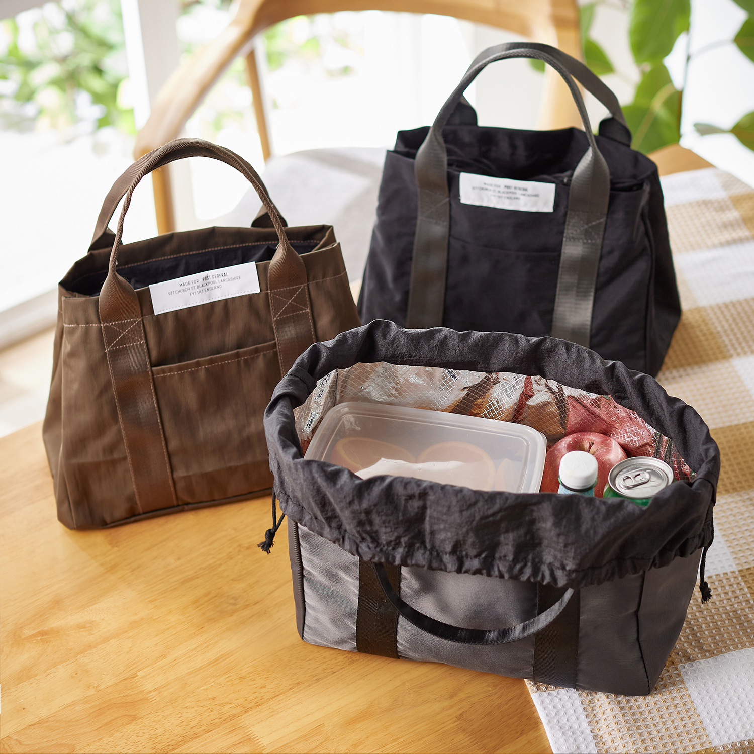 【ベルメゾン】少し小ぶりなサイズ感が使いやすいクーラートートバッグ