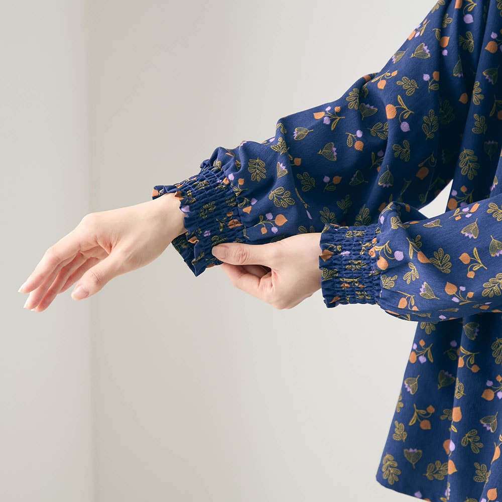 スマイリページ　ラボ服　らぼ服　ハンドメイド　服　3/8出品① フリル襟がかわいい総柄プルオーバー／ほおずき 「ミニラボ