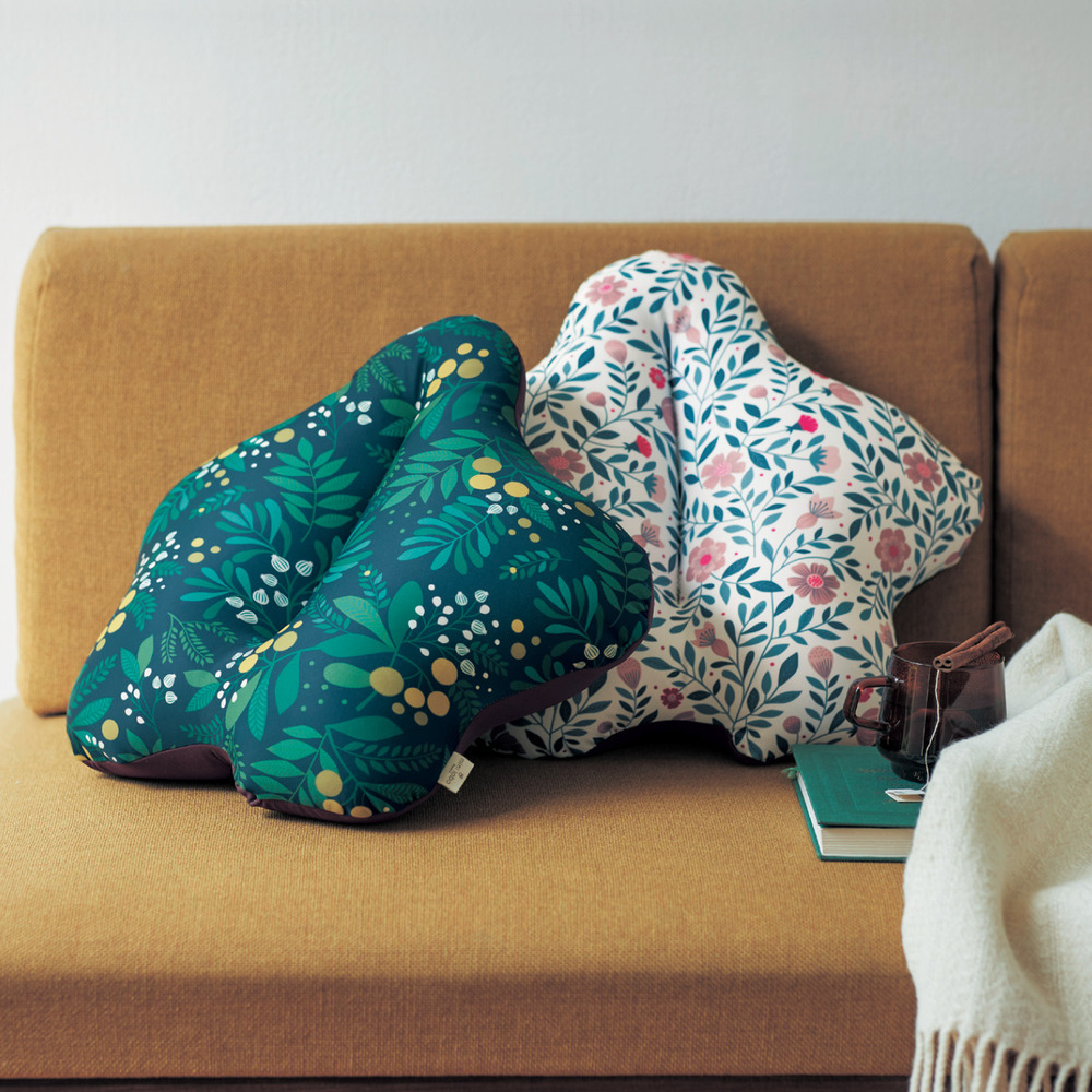 【ミニラボ/mini labo】左右に引っぱるとフィットする腰当てビーズクッション/CuCu[日本製] 「ミニラボ」