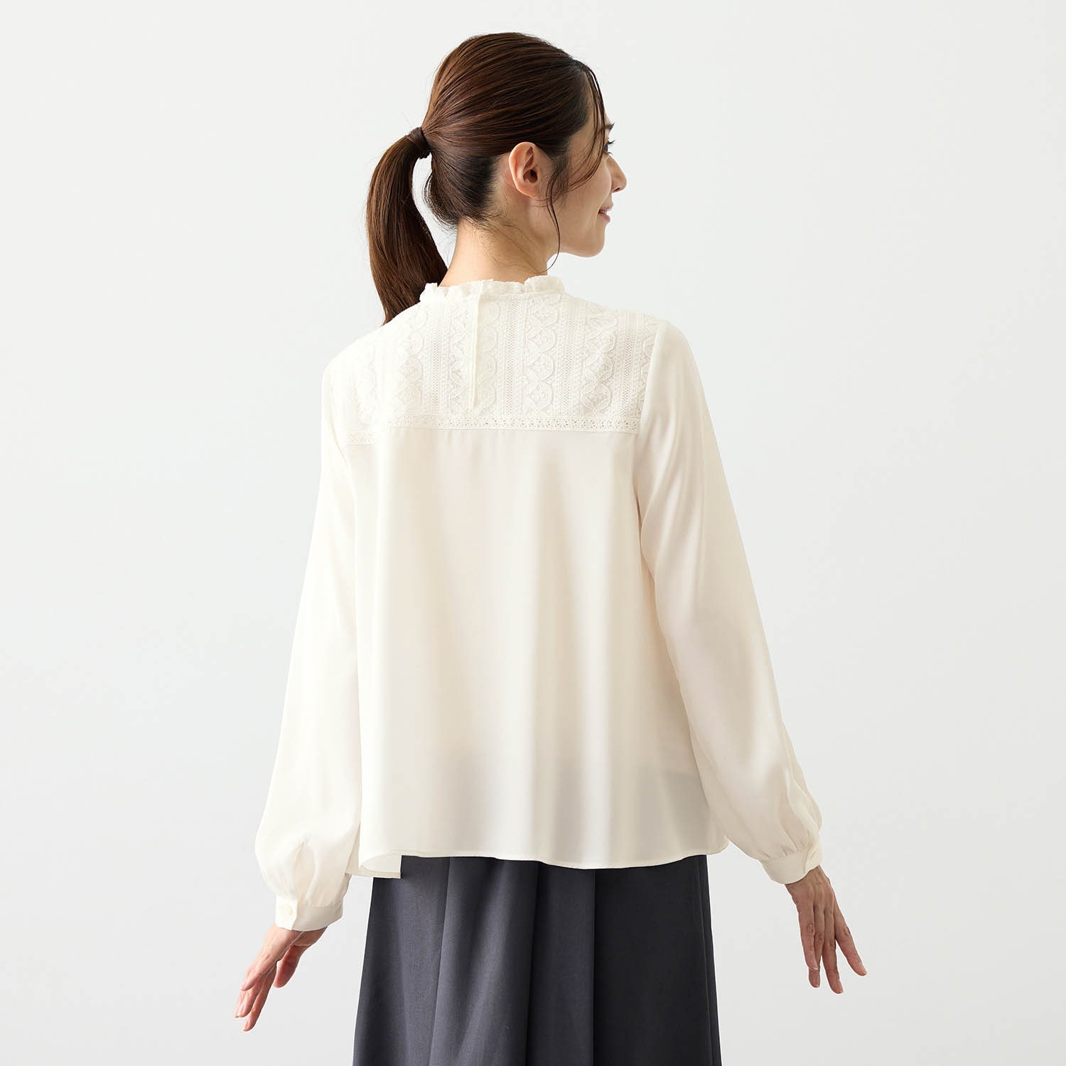 【YUKI 様】Vライン切り替えブラウスSUM1 STYLE ear PAPILLONNER（イアパピヨネ）の「Vライン切り替えブラウス