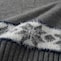 毛足の長い糸による立体的な編み地