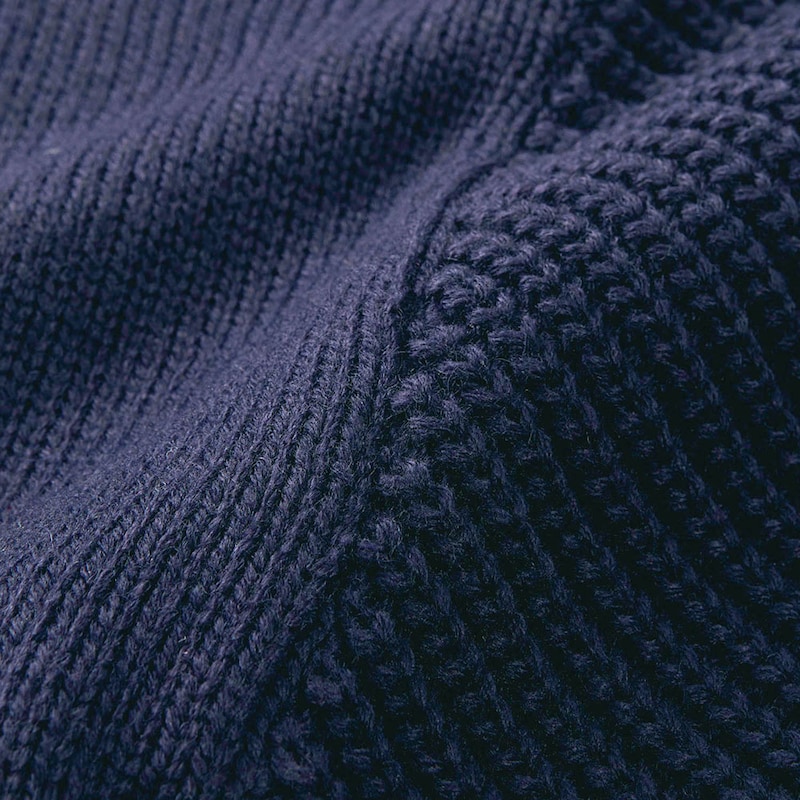 ほどよい厚みのあるニット