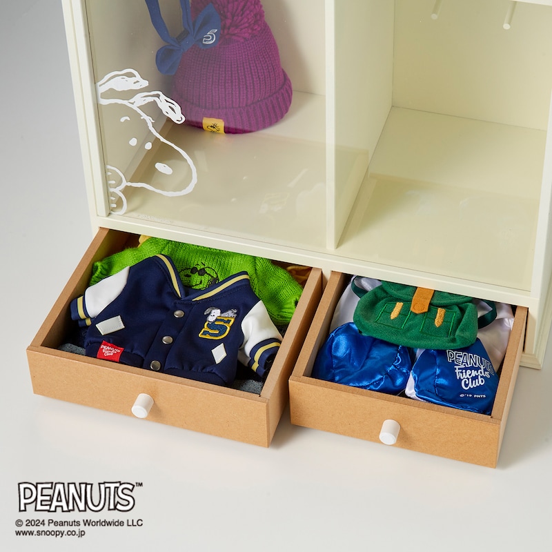 引出しには衣装が収納できます　※衣装はPEANUTS FRIENDS CLUBのアイテムです
