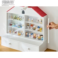 ホコリを防ぐアクリル扉付き　※ぬいぐるみ・フィギュアは株式会社タカラトミーアーツの商品です