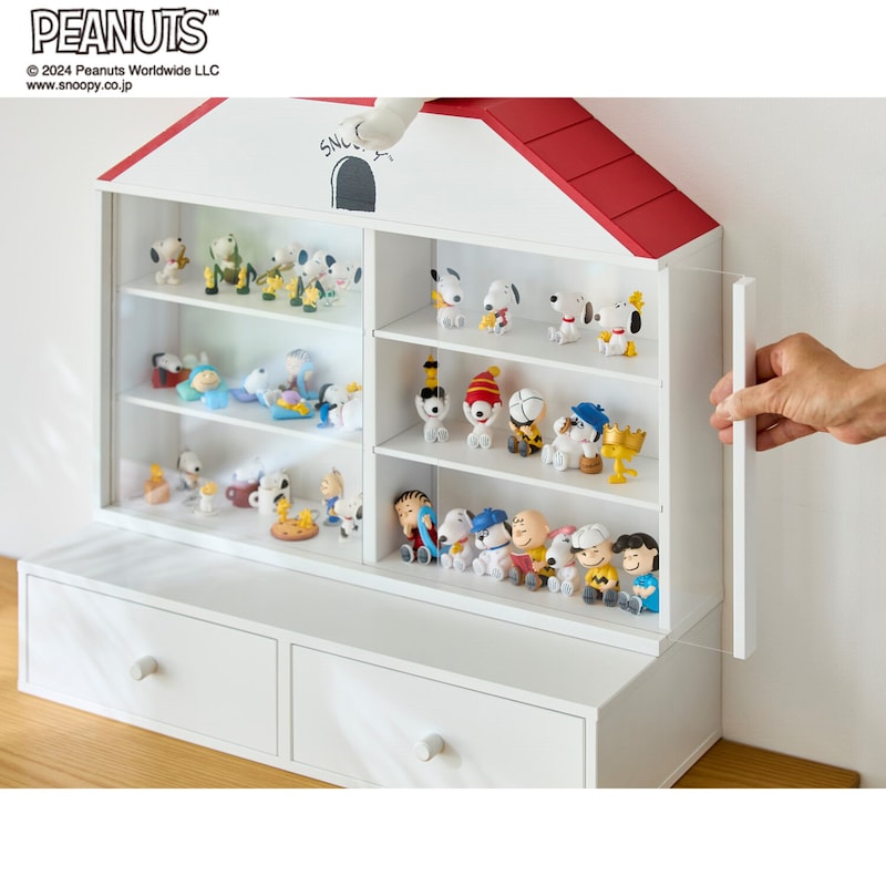 ホコリを防ぐアクリル扉付き　※ぬいぐるみ・フィギュアは株式会社タカラトミーアーツの商品です