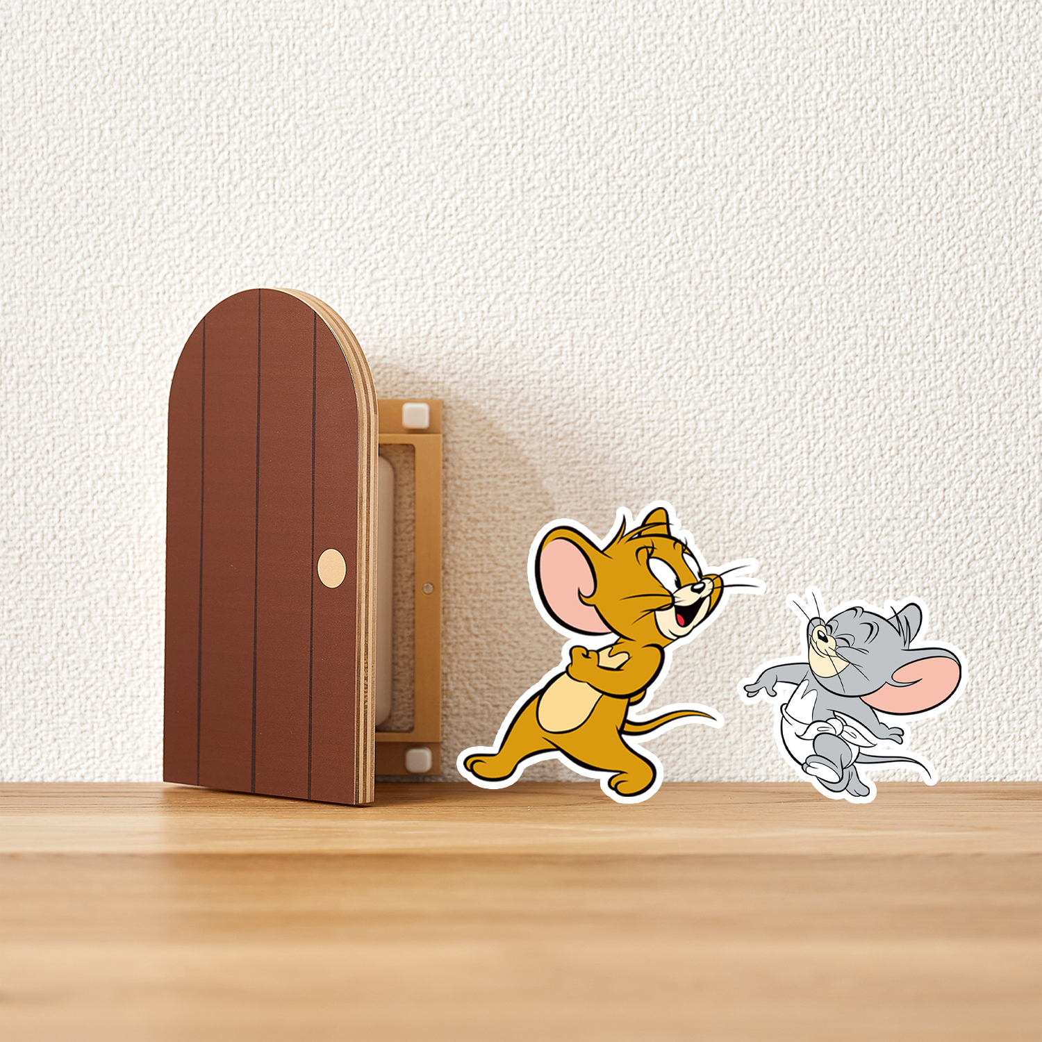 【トムとジェリー/TOM and JERRY】コンセントカバー「トムとジェリー」