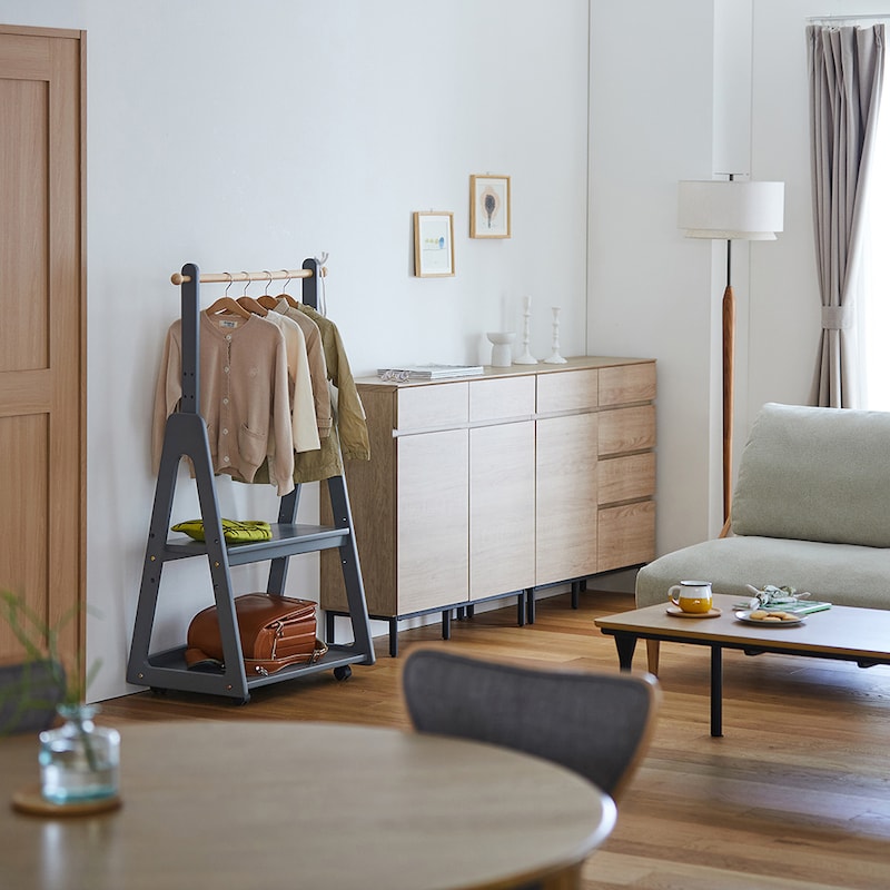 グレー×ナチュラル：リビングに置いても