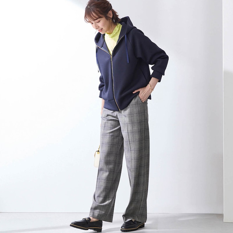 モデル身長169cm／M・股下70cm　※写真は撮影用のため股下+6cmになります。