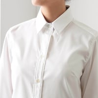 襟を立てても美しい高めの台襟