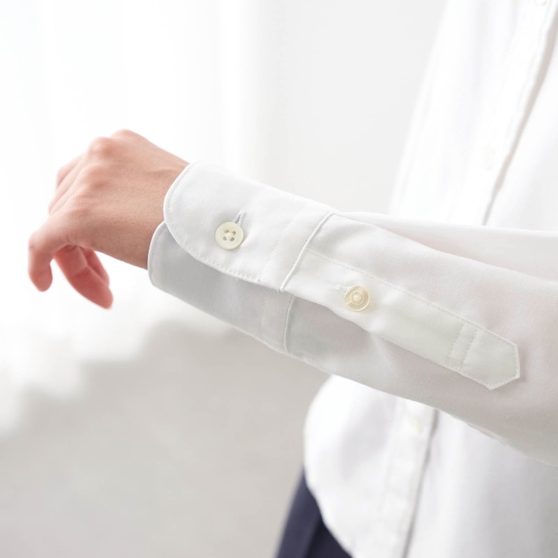 袖口は折り返した時に綺麗に決まる工夫をプラス
