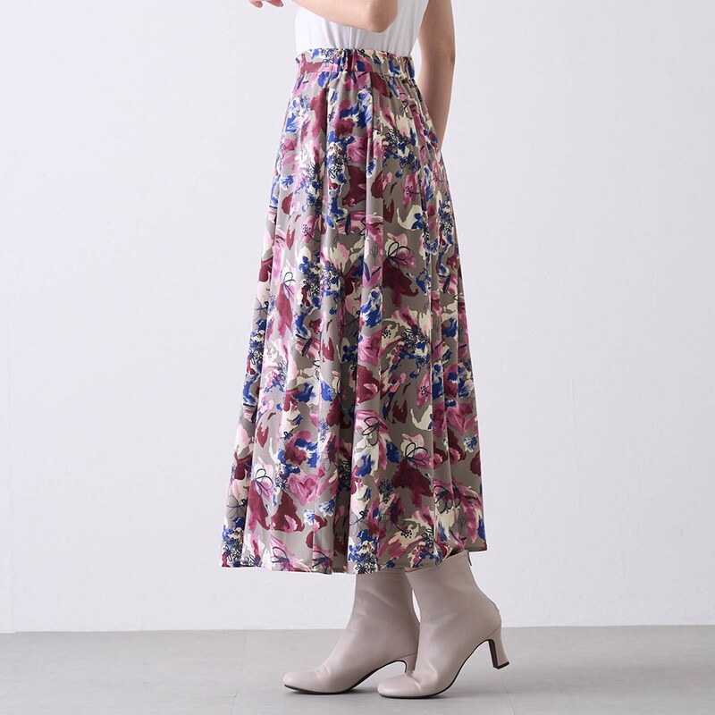 モデル身長168cm／M ※写真は撮影用のため総丈+8cmになります。