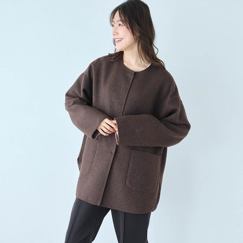 モデル身長170cm／M　ブラウン無地側着用