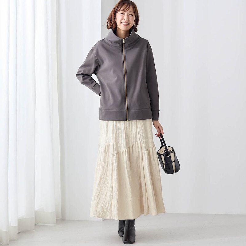モデル身長169cm／M ※写真は撮影用のため総丈+8cmになります。
