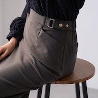 座ってもパカッと開きにくいＬ字型ポケット