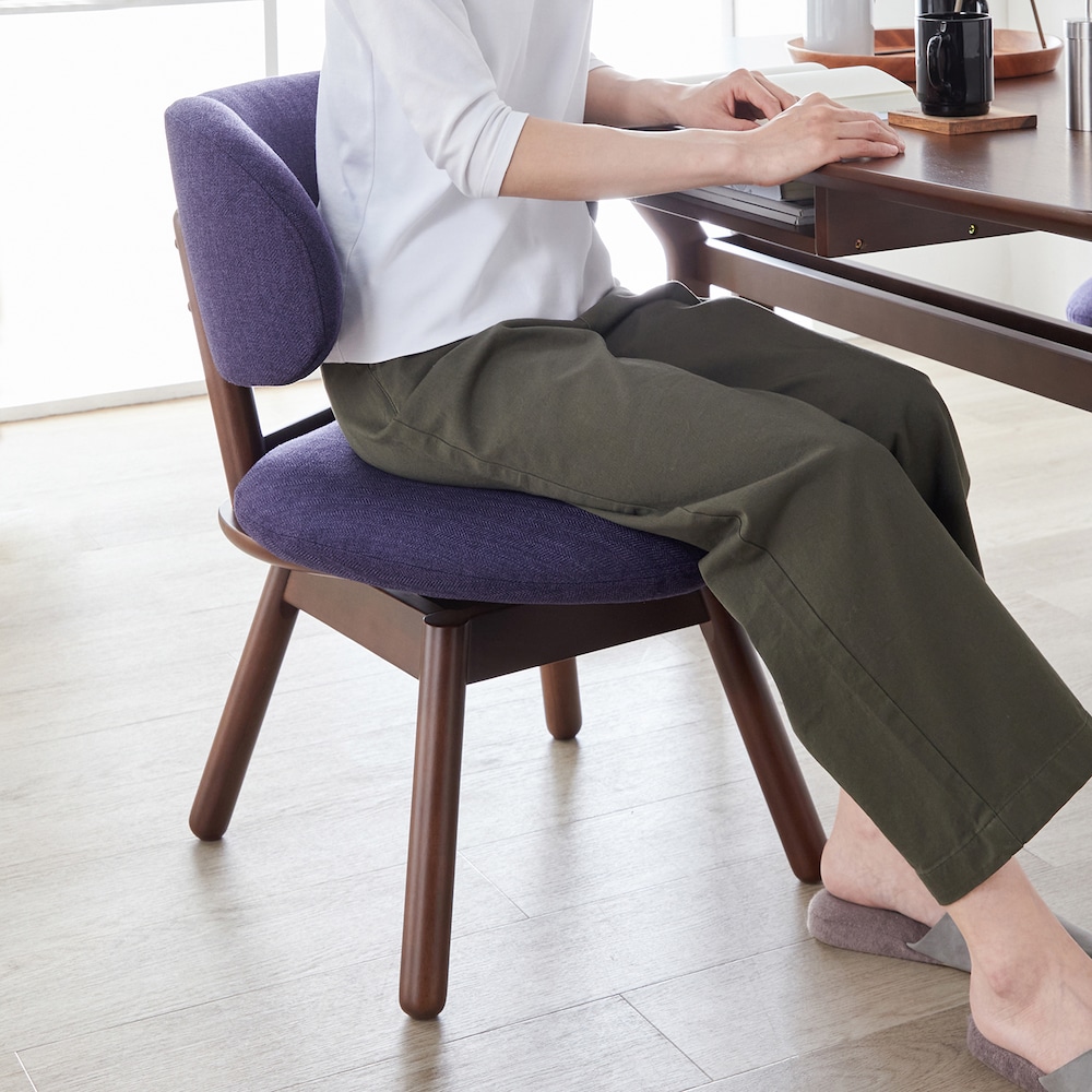 座面が回転するので立ち座りもラク。