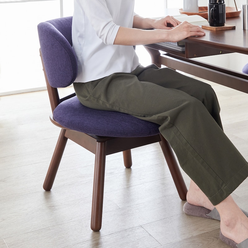 座面が回転するので立ち座りもラク。