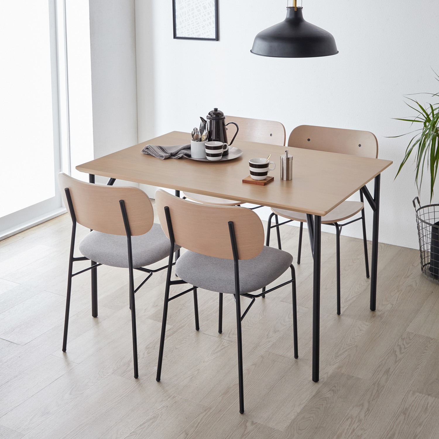 【ベルメゾン】脚部が選べる天板オーク材のダイニングテーブル