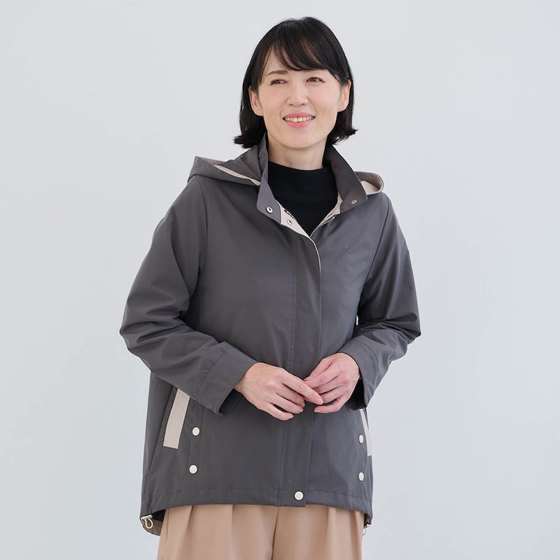 チャコールグレー