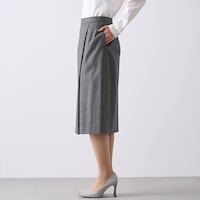 モデル身長167cm／64-91 ※写真は撮影用のため総丈+6.5cmになります。