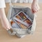 コンビニ弁当を傾けずに持ち運べます