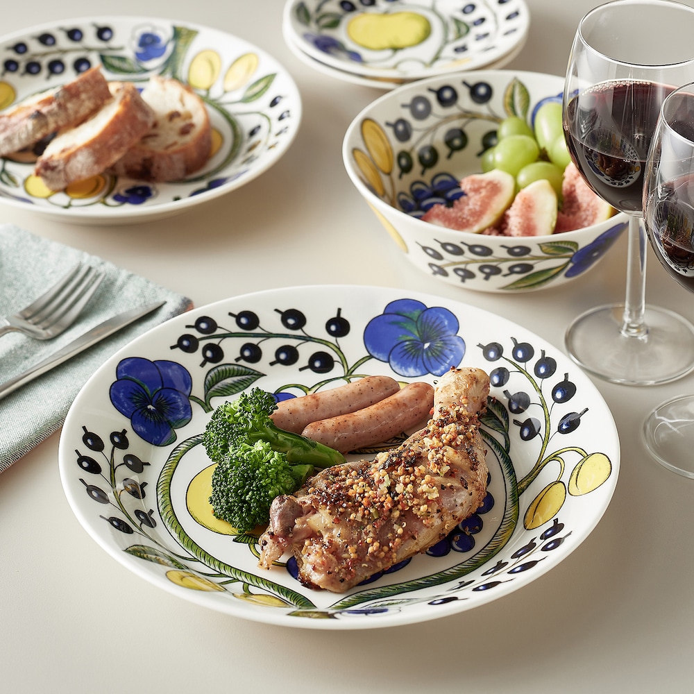メイン料理を盛り付けたりパーティの大皿としても活躍してくれる「プレート26cm」