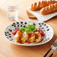 リム幅が広く、どこか温かみを感じる佇まいが特徴の「オーバルプレート」
