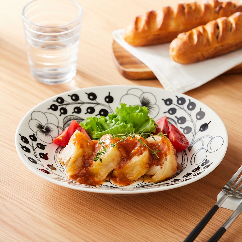 リム幅が広く、どこか温かみを感じる佇まいが特徴の「オーバルプレート」