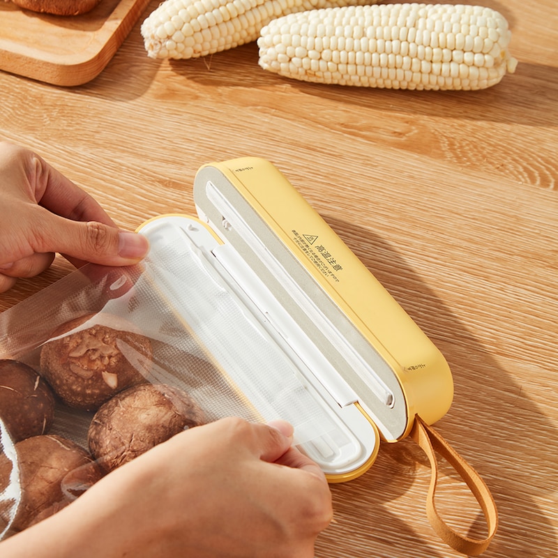 ボタン一つで使い方かんたん。手軽に、食品のおいしさをキープ！