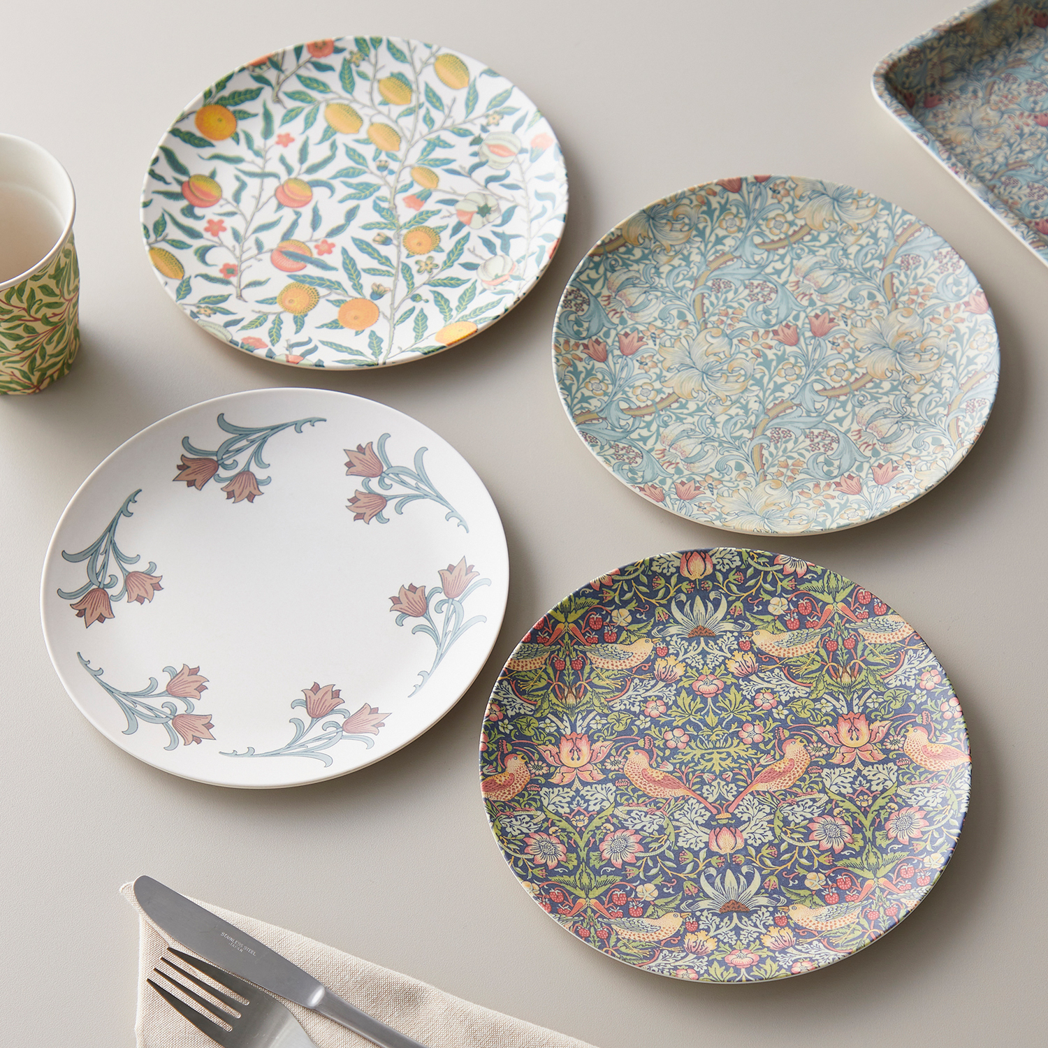 【ベルメゾン】ウィリアム・モリス柄 割れにくいバンブー素材の平皿4柄セット