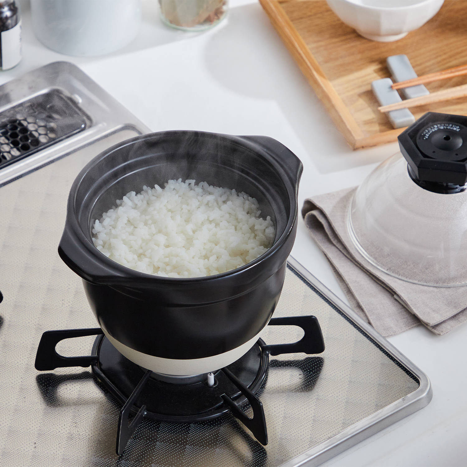【ハリオ/HARIO】火加減要らず、おいしさが見えるガラス蓋の炊飯土鍋【直火専用】 【ハリオ/HARIO】火加減要らず、おいしさが見えるガラス蓋の炊飯土鍋【直火専用】