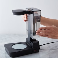 ②ウォータータンクを本体にセットする