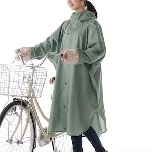 【ベルメゾン】リュックの上からも着られる ゆったりシルエットのサイクルポンチョ