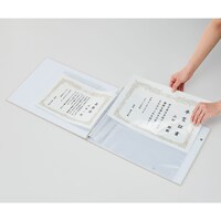 クリアファイルの上部から入れられます