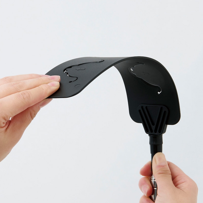 ヘッド部分はしなりがあるのでお掃除したいところにフィットします