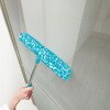 水に濡らしてこするだけで汚れがごっそり落ちる約31cmのワイドな幅で広範囲の汚れに外すのが面倒な網戸のホコリや汚れをラクラクお掃除細かい繊維が網目にしっかりフィット防犯柵の取り外しも必要なしサッシの溝