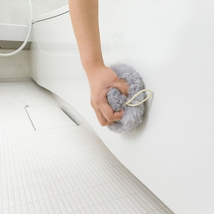 異形断面糸で水だけでも湯アカなどの汚れを簡単に落とすことができます