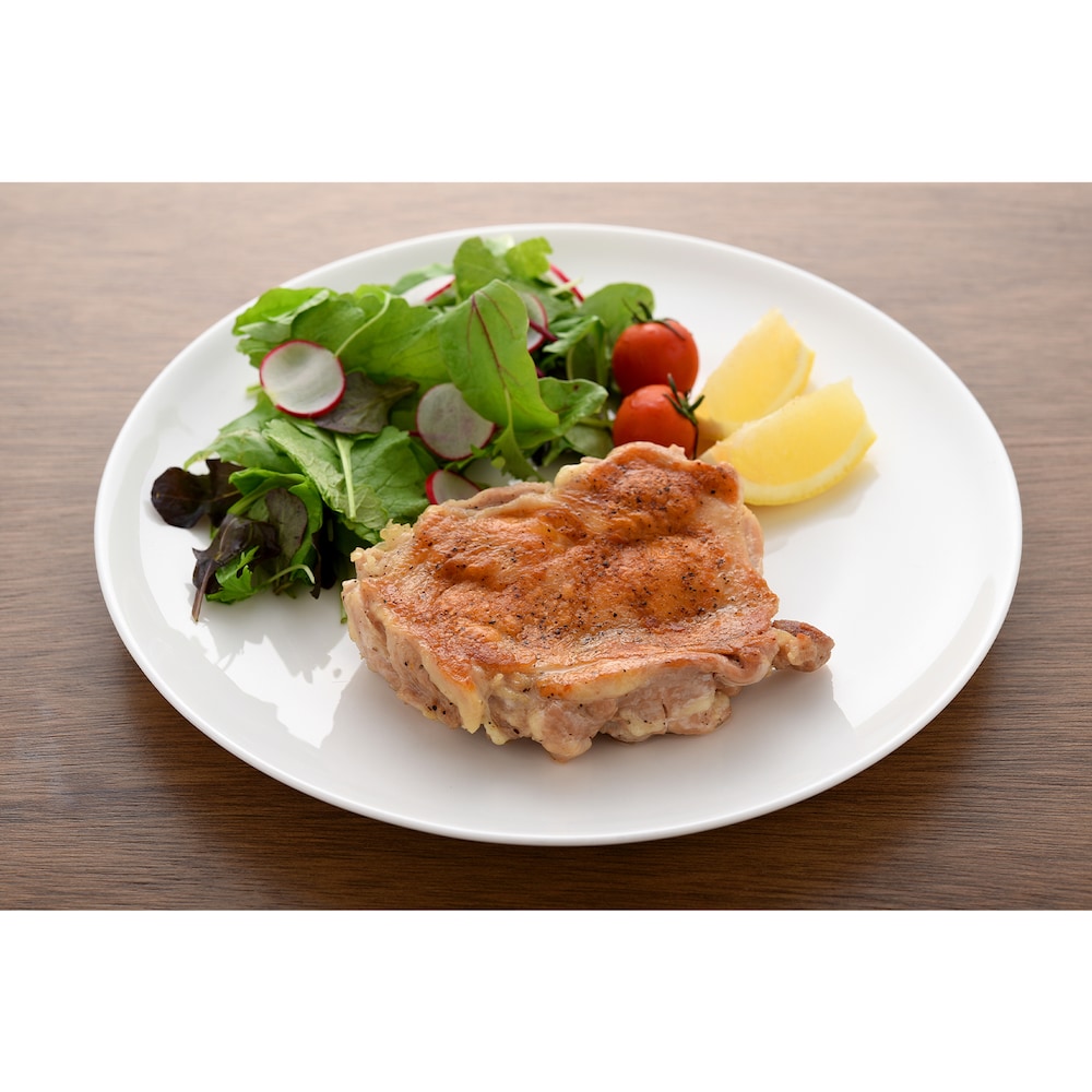 鶏もも肉はグリルで焼いたようにパリッとジューシー
