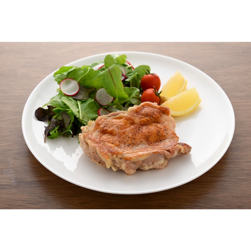 鶏もも肉はグリルで焼いたようにパリッとジューシー
