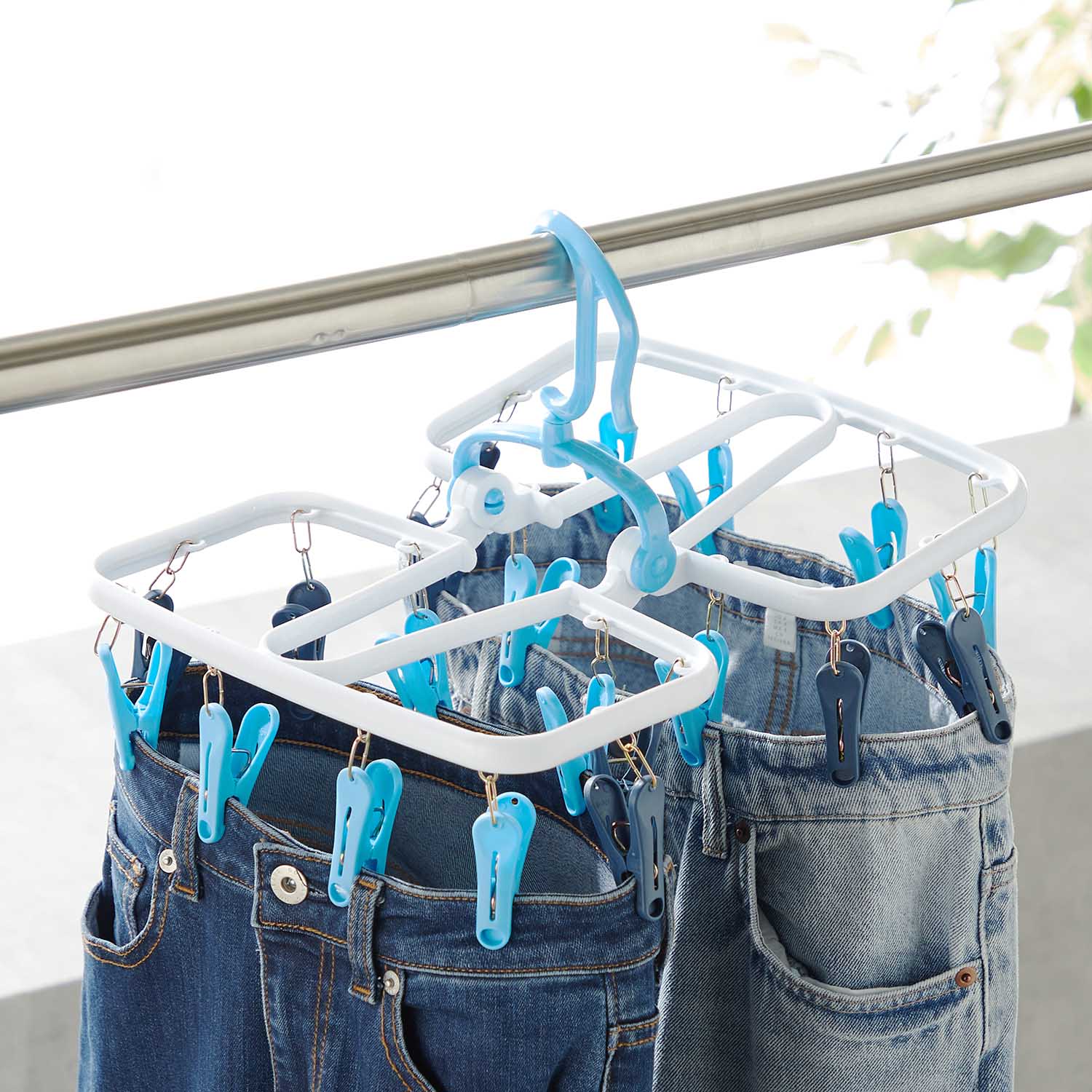 【ベルメゾン】デニムが2本干せるピンチハンガー(干し分け角ハンガー)