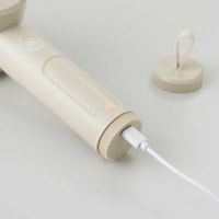 充電式なのでコンセントのない場所でも使用できます（USBケーブル付属）