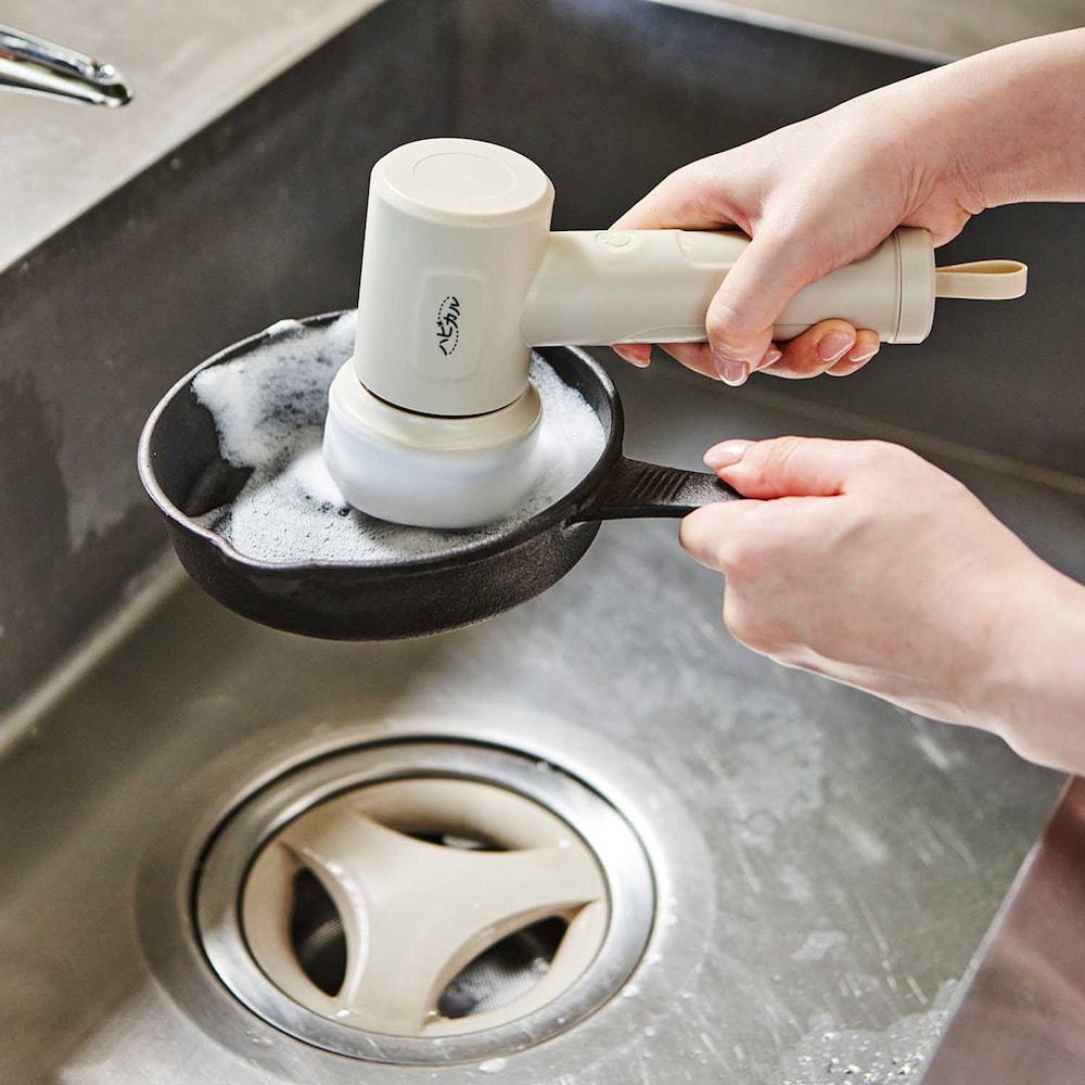 IPX7の防水仕様で気兼ねなく水まわりのお掃除に使えます